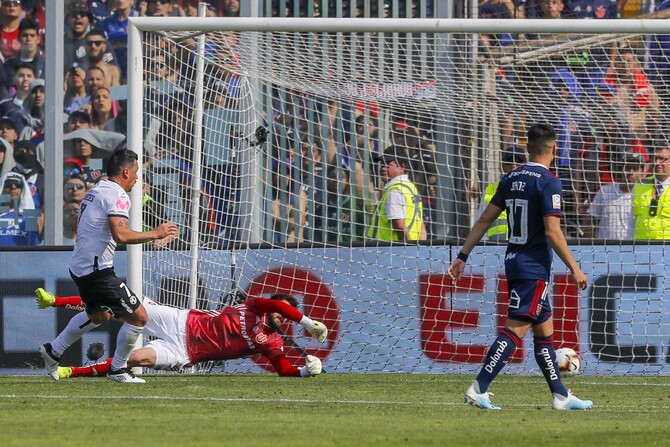 El clásico se empieza a definir desde los arcos | El Mercurio Deportes