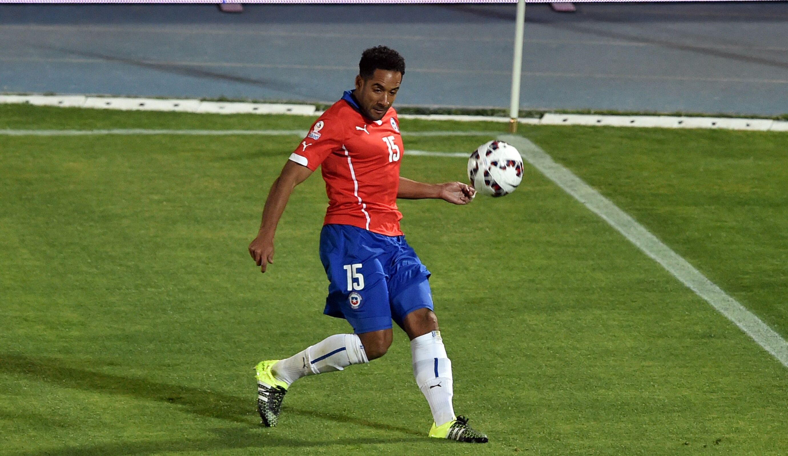 Los zapatos más recordados del fútbol chileno - AS Chile