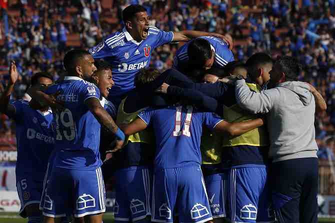 Copa Chile: los azules juegan un partido de lujo, sorprenden y dan el primer golpe ante una UC irreconocible