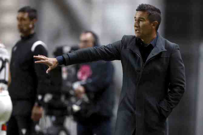 El exitoso DT Víctor Rivero: “Al entrenador chileno le cuesta hablar de fútbol”