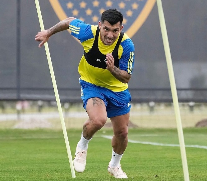 Medel prepara su vuelta a la UC tras ingratos cinco meses en Boca Juniors