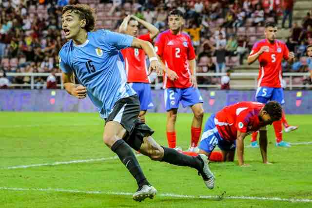 Historia repetida: Uruguay pone de rodillas a Chile y gana con un gol en el último minuto