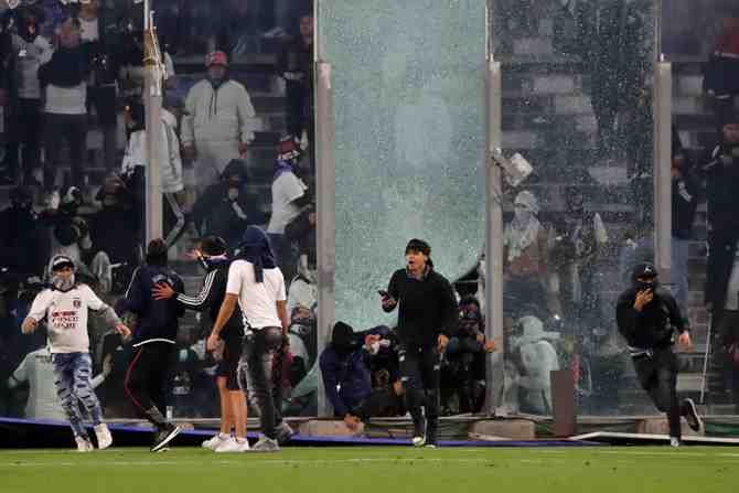 Duro golpe de Conmebol a Colo Colo: derrota ante Fortaleza, cinco partidos sin público y riesgo de descalificación si reincide