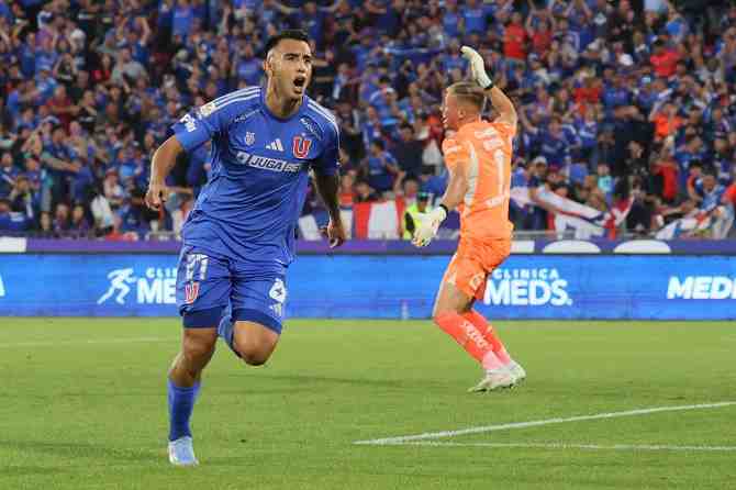 La U se queda con el clásico gracias a un error de los dos chiflados y el olfato del “Tucu” Contreras