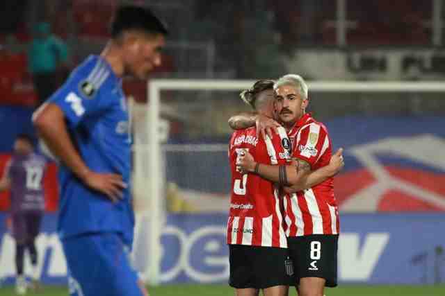 Universidad de Chile vive su propio desastre y se enreda en la Copa Libertadores