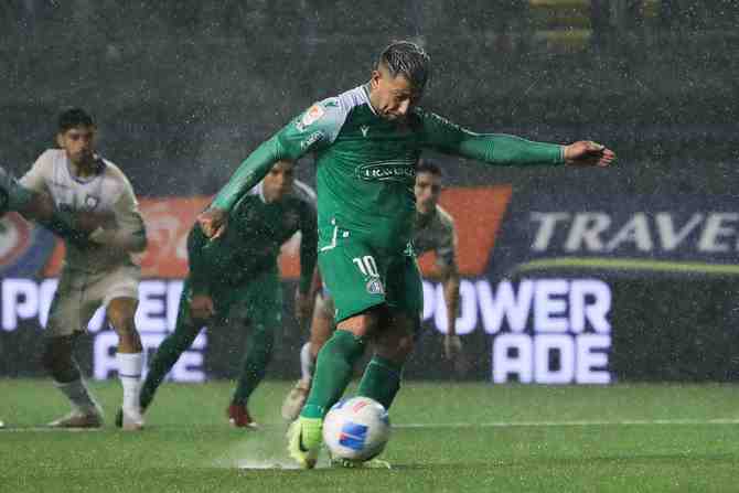 Audax Italiano mete una remontada furiosa y es puntero único