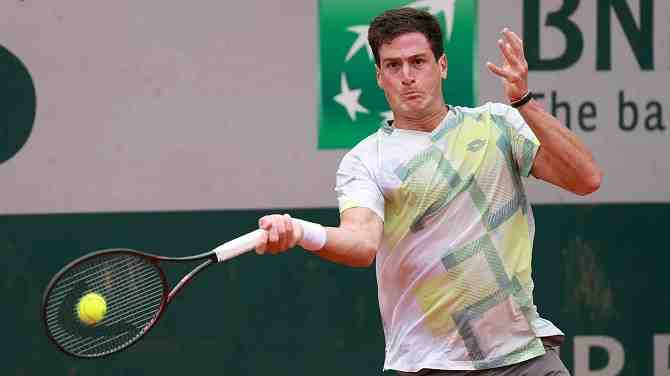 Federico Gómez, el tenista que evitó el abismo, gana su primer partido en un Grand Slam