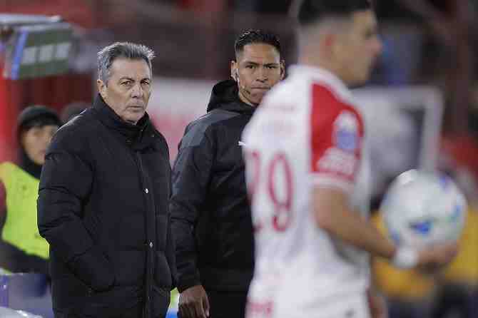 Kudelka entra con fuerza en la carrera para ser el nuevo entrenador de la UC