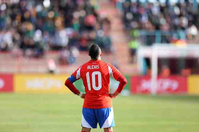 El difícil mercado para los futbolistas chilenos que actúan en el exterior