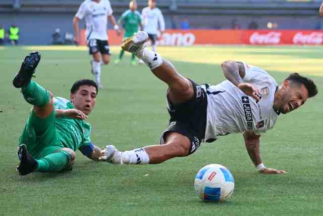 Colo Colo se marchitó en La Florida: perdió con Audax y Vidal fue expulsado
