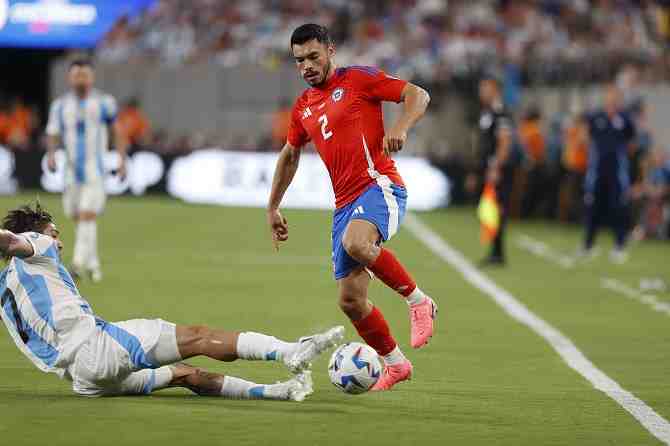Chilenos en el extranjero: Suazo y Tapia definieron su futuro, pero Alexis pidió más vacaciones