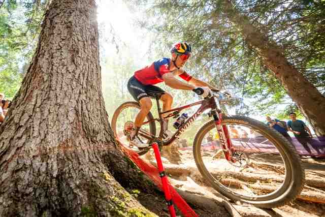 Martín Vidaurre se acerca al líder en la Copa del Mundo de Mountain Bike