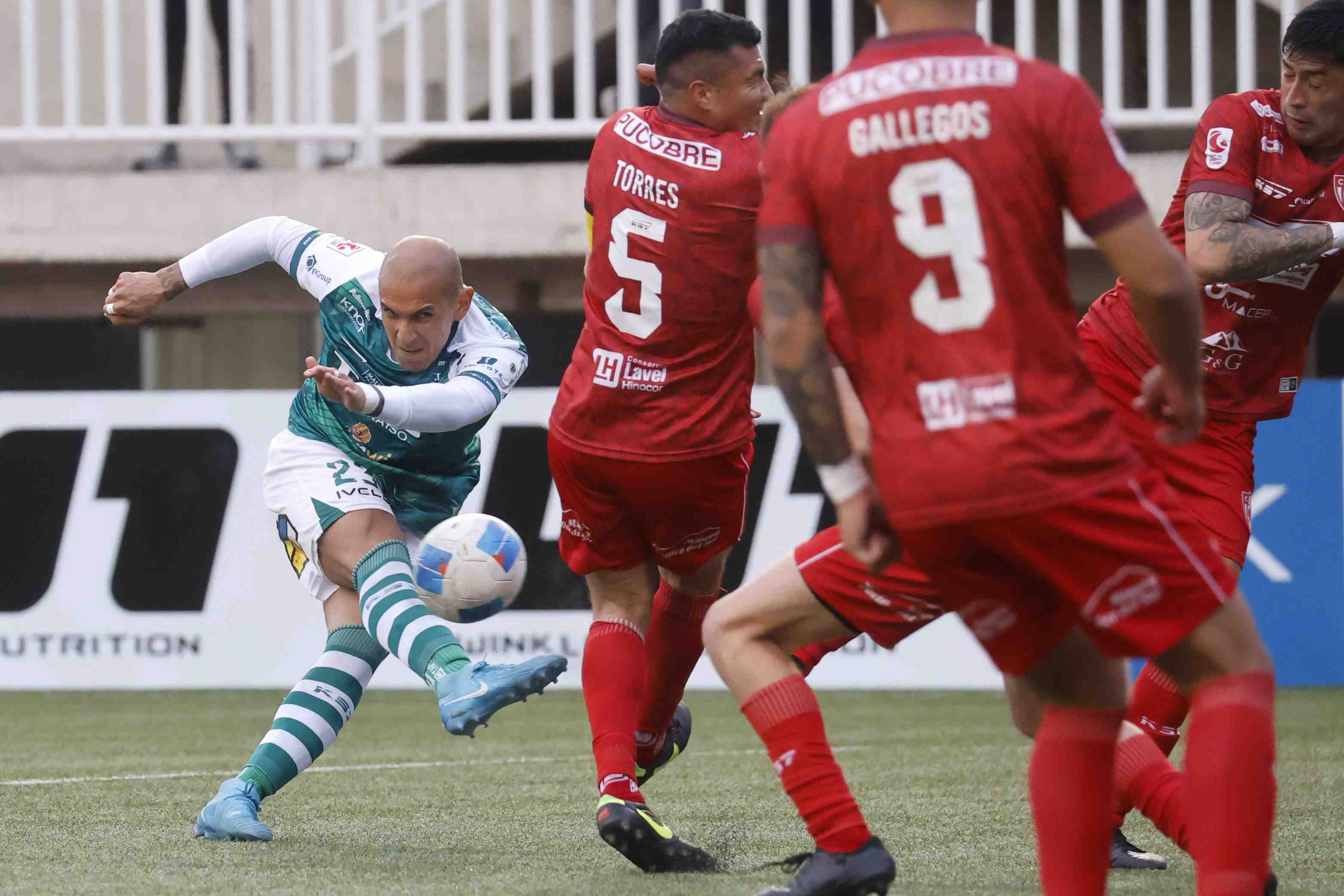 El campeonato está al rojo vivo: Tres equipos en la cima de la “B”