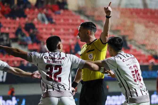 El bochorno referil que enrareció el empate en La Calera