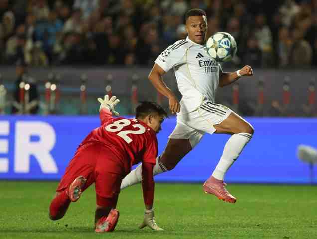 Mbappé restaña las heridas del Madrid con un triplete en la Liga de Campeones