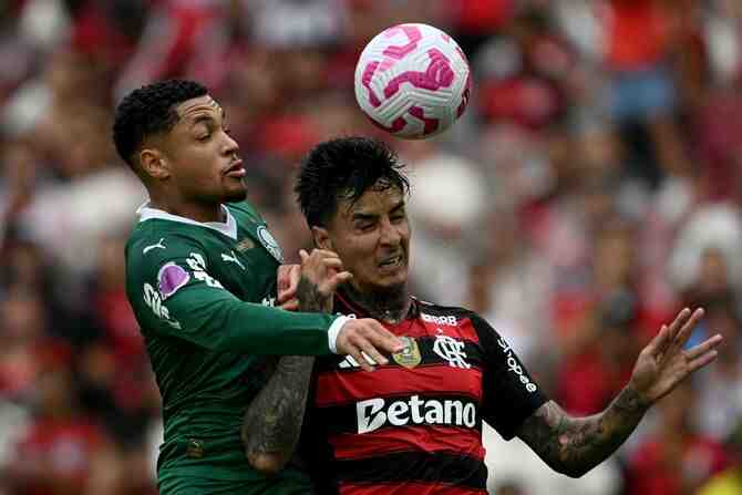 Erick Pulgar encabeza a los chilenos que persiguen la gloria continental