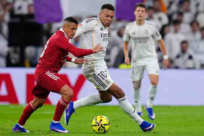 El balance de los chilenos que sobreviven en las grandes ligas de Europa: cierran el 2025 con más elogios que críticas