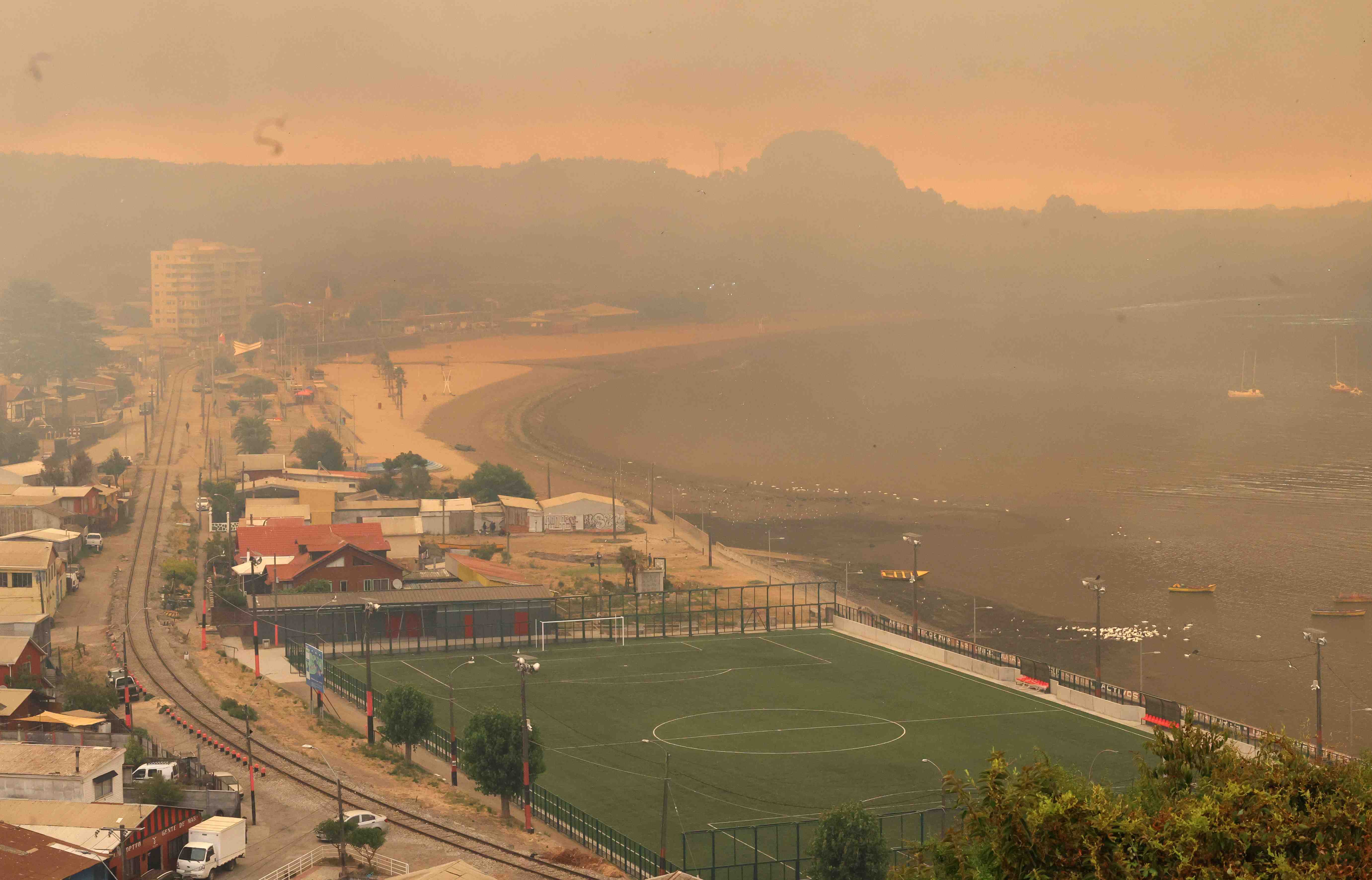 Incendios frenan el debut de la U e inquietan a los clubes del Biobío