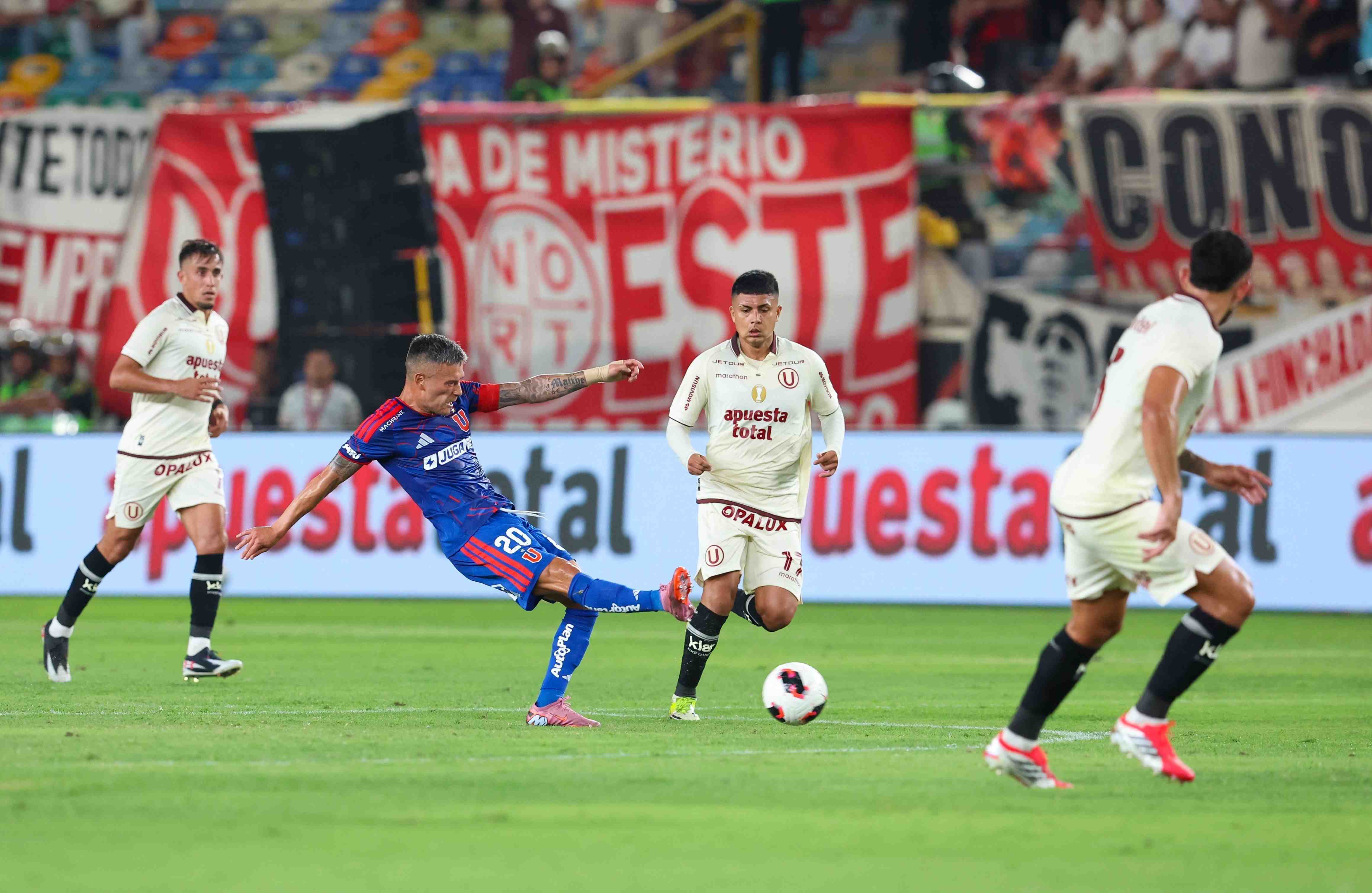 La U de Francisco Meneghini reprobó en Perú el primer examen del año