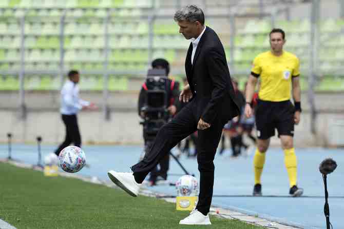 A Colo Colo se le encienden  las alarmas en varios frentes