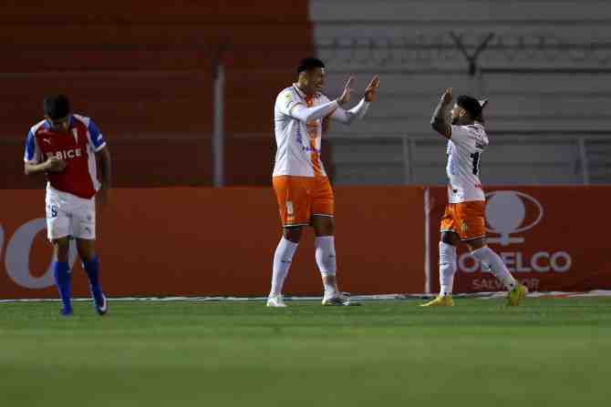 A puros golazos, Cobresal confunde a una UC que sigue sufriendo de visita