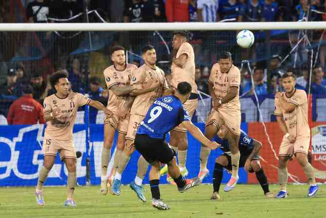 Huachipato deja pasar la oportunidad y se despide vacío de la Copa Libertadores