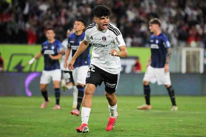 Sin despeinarse, Colo Colo dio cuenta de Huachipato y recuperó la punta