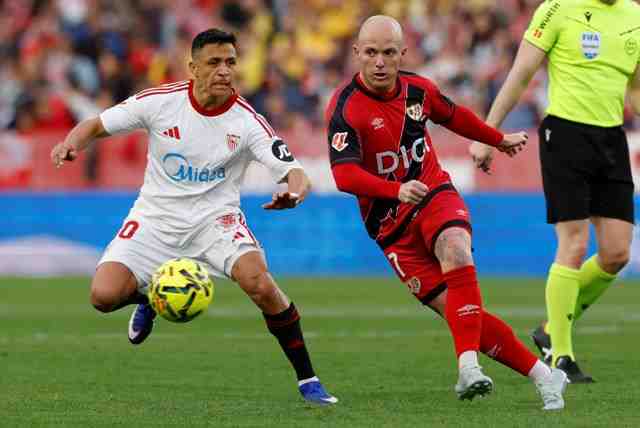 Luis García Plaza, el nuevo jefe de Sánchez y Suazo en el sufrido Sevilla