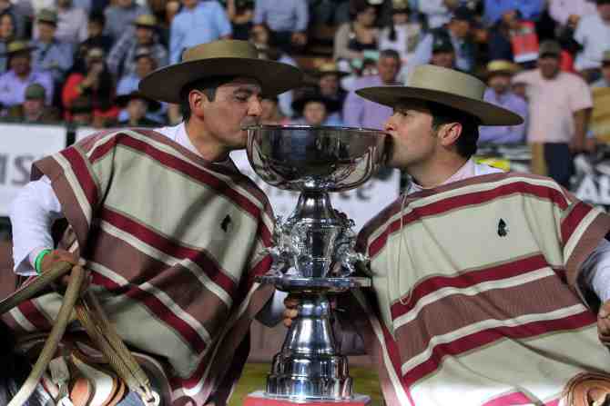 Pablo Pino y Martín Durán le devuelven el Champion de Rodeo a Santiago Oriente