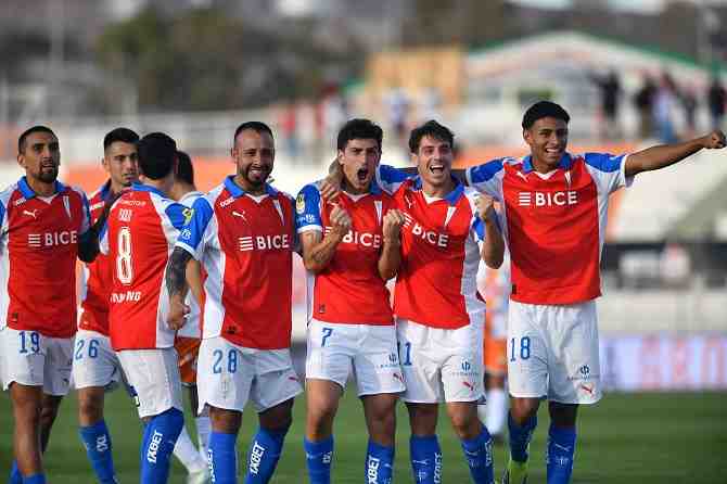 La UC aprovecha la oferta en el desierto y vuelve a respirar en la Copa de la Liga