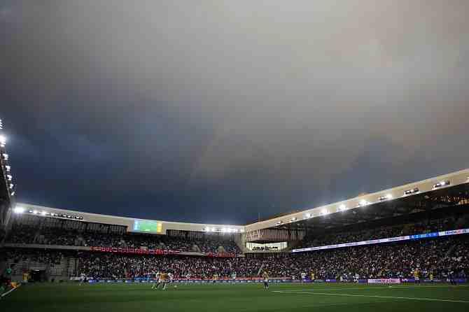 Conmebol arrincona a la UC: debe entregar 2 mil entradas a Boca en el Claro Arena o tendrá que jugar a puertas cerradas