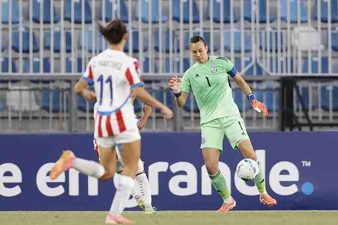 La Roja femenina busca acercarse a la clasificación