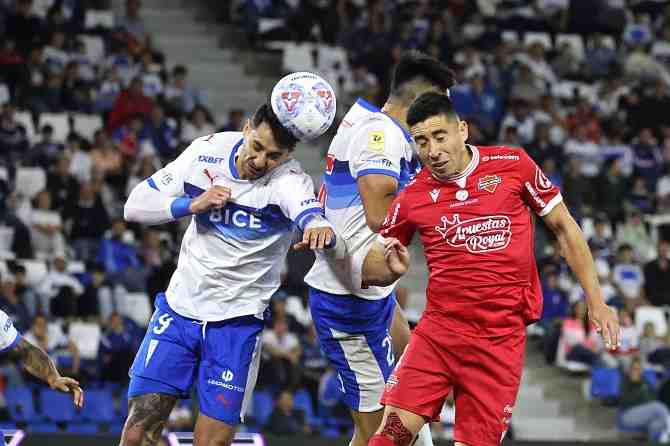 Ñublense amarga a la UC y queda a un paso de las semifinales de la Copa de la Liga