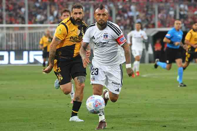 Fernando Ortiz va por un reto esquivo en Colo Colo: ganar en instancias decisivas