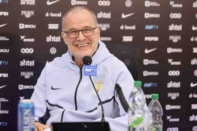 Bielsa en su laberinto: empieza el tercer Mundial del DT rosarino