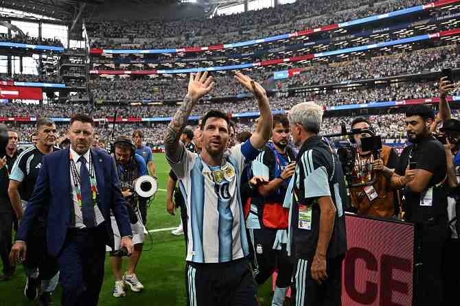 Un colosal Messi escribe con goles su nombre en la historia de los mundiales