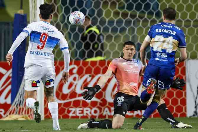 La UC sigue intratable en la Copa Chile: ahora superó a Everton