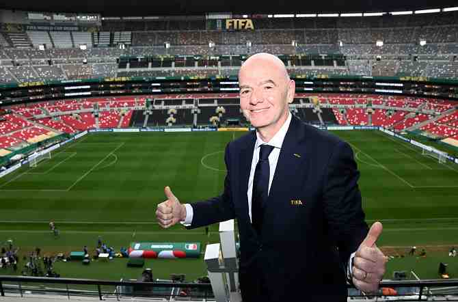 El omnipresente Infantino, el dueño del circo bajo la lupa