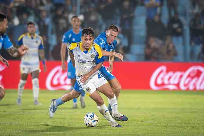 El difícil reto de los 21 futbolistas chilenos que competirán en la liga argentina