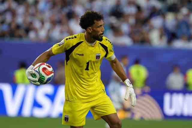 Vozinha, de sensación del Mundial a custodiar el arco de Colo Colo