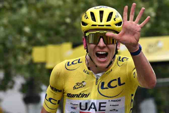 Tras su quinto Tour de Francia, Tadej Pogacar reabre el debate sobre los mejores ciclistas de la historia