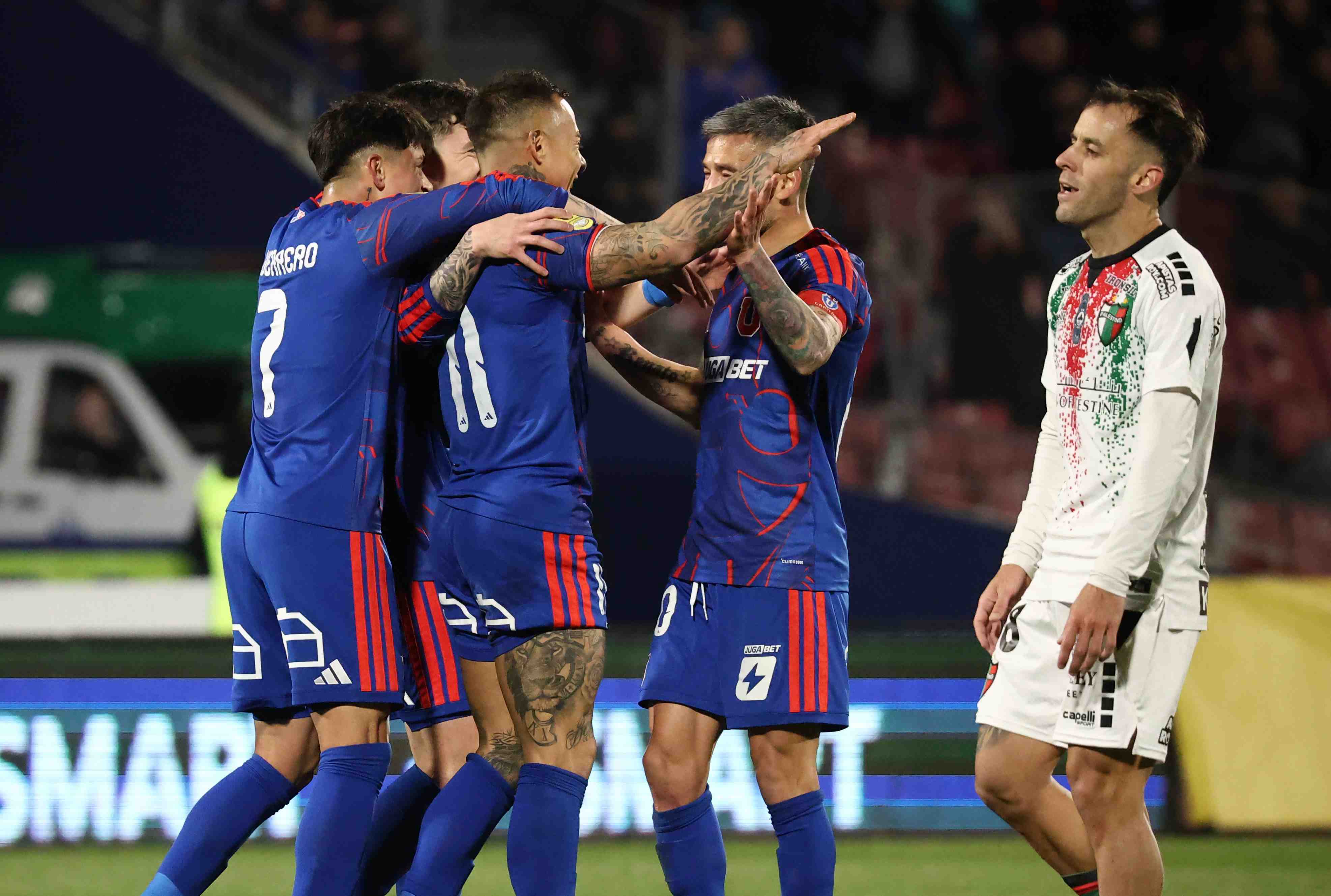 La U completa seis fechas sin perder y se afianza como el más cercano escolta de Colo Colo