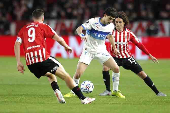 Sin Zampedri, la UC se reordena para volver a  cuartos de final de la Libertadores después de 15 años