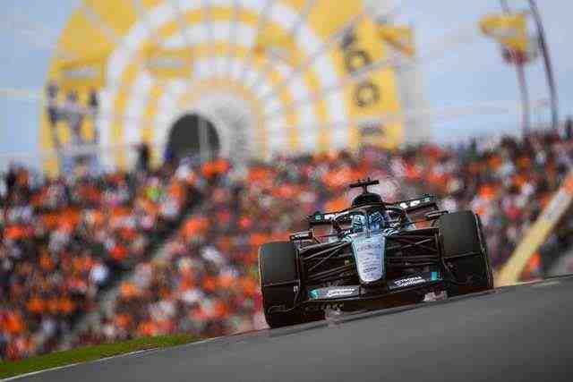 George Russell y Lando Norris se lanzan a la caza de Kimi Antonelli