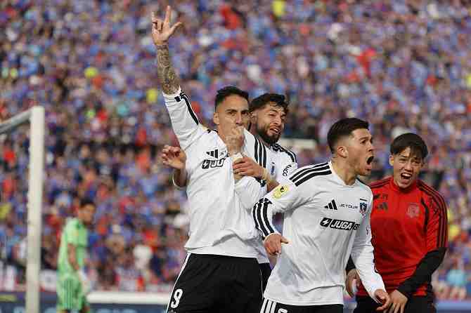 Combo letal: Colo Colo se queda con el Superclásico y acaricia la estrella número 35