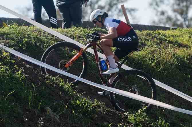 El mountain bike nunca decepciona: Catalina Vidaurre gana el primer oro para el Team Chile