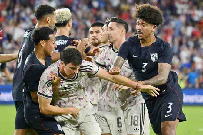 La Roja se derrumba en la media hora final y sufre goleada en Estados Unidos